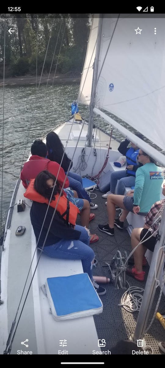 Aberto em um daysailor de 29 pés para até 12 amigos em Portland, Oregon