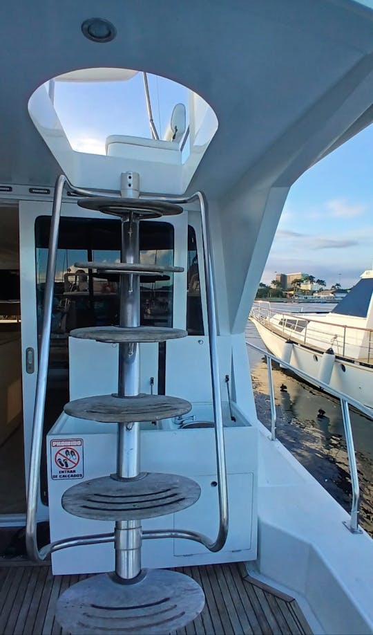 Un méga bateau à moteur de 55 pieds à Rio de Janeiro
