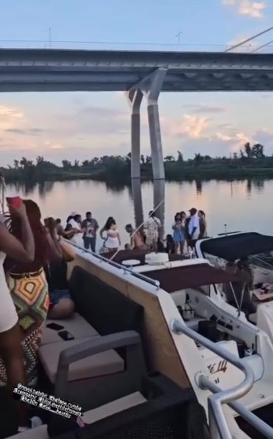 Barco de festa Houseboat em Montreal, Québec