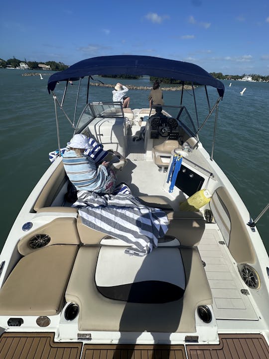 Starcraft de 25 pés com 300 cv em Stone Harbor. Passeio confortável. 