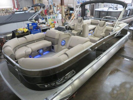 2024 Luxurious Tahoe Tritoon on Minnetonka!