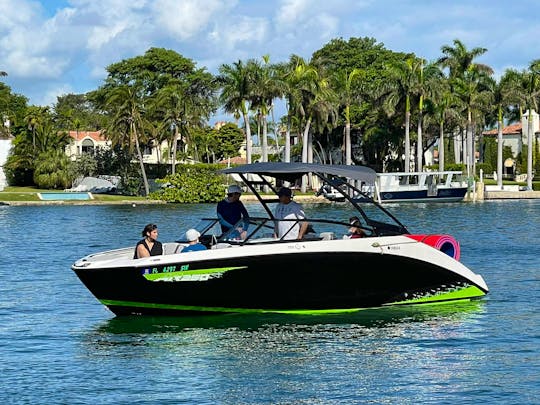 ALL INCLUDED: Experience Miami: YAMAHA 27 Foot Boat Rental in Miami Beach!