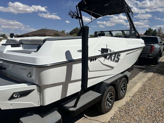 Bote de surf Axis T23 2022 con capacidad para 16 personas en Page, Arizona