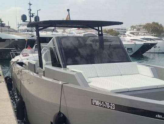 De Antonio Ragnar D42 Motor Yacht Rental in Eivissa, Illes Balears