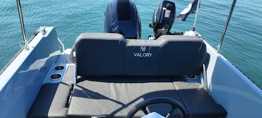 Valory 525 Premium Boat Rental without license