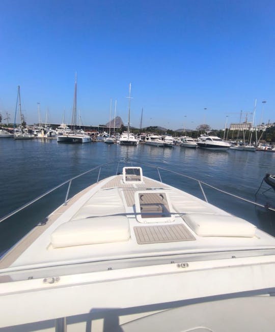 Bateau à moteur de 42 pieds à Rio de Janeiro