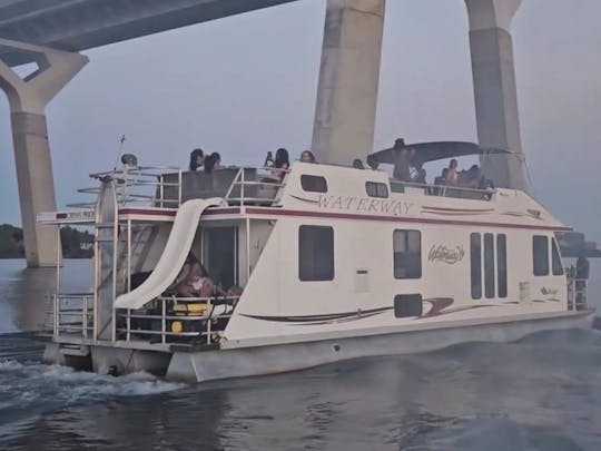 Houseboat Party Boat in Montréal, Québec