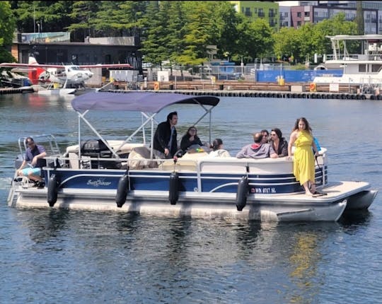 FUN PONTOON BOAT WITH BBQ NAVIGATE YOURSELF UP TO 12 PEOPLE 