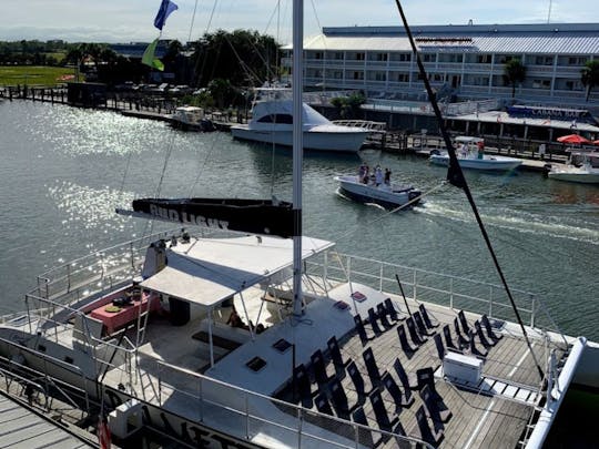 Catamarã de 50 pés para eventos privados exclusivos com bar