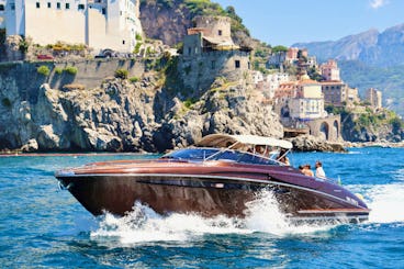 カンパニア州ソレントのRiva Rivarama 44モーターヨットのレンタル