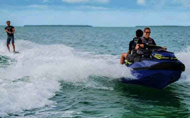 SEA DOO JET SKI WAKE PRO AVEC HAUT-PARLEURS