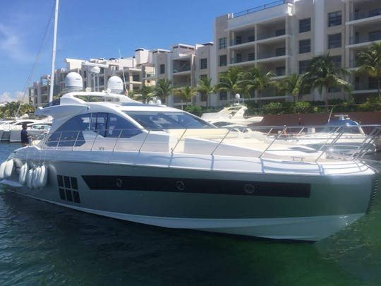 55ft Azimut Motor Yacht in Cancún - up to 10 people capacity