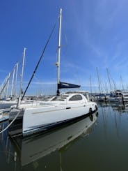 Aventuras de navegación sin congelación, catamarán con terraza acristalada, capitaneado