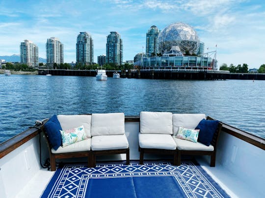 42' Bertram Yacht with Spacious Deck for 12 passengers 