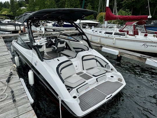 Bateau à réaction Yamaha de 24 pieds adapté aux familles avec un son exceptionnel