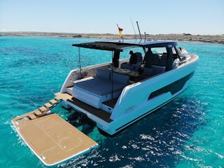 Fjord 41 para 11 pasajeros en Marina Botafoc Ibiza