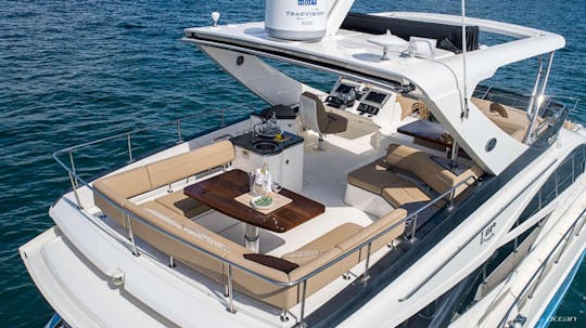 Sea Ray L650 Flybridge de 65 pies: alquiler de yates de lujo en Nassau, Bahamas
