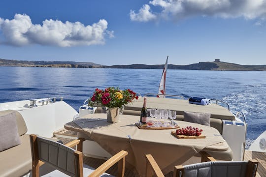 Iate Sunseeker Predator de 64 pés disponível para aluguel em Senglea, Malta