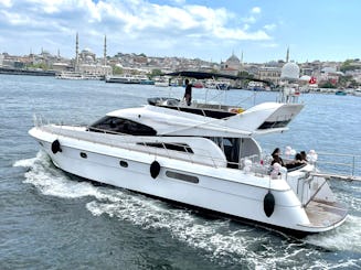 Profitez d'un yacht à moteur de luxe de classe VIP