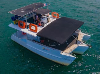 TRIMARÁN «ESCANDALO LATINO» | Tu opción para una gran fiesta en el mar. 