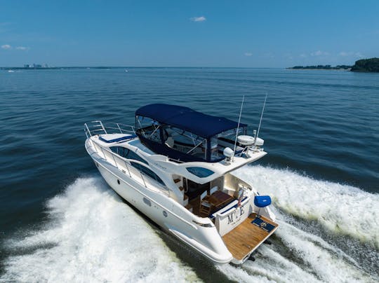 Alquiler de yates privados en Port Washington: Azimut Flybridge de 43 pies