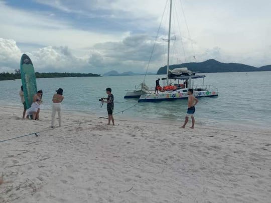 Croisière d'une journée pouvant accueillir jusqu'à 8 personnes à Koh Samui, en Thaïlande.