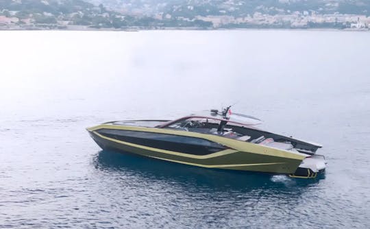 Un yacht de sport de 63 pieds qui allie le design automobile de Lamborghini au luxe !