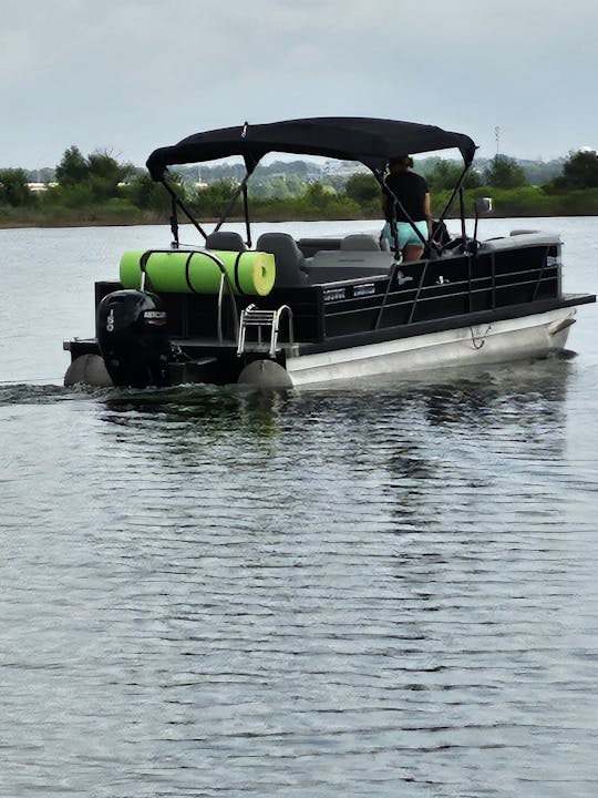 FORFAIT PÊCHE ET COUCHER DE SOLEIL. UN BATEAU DE FÊTE DE 24 pieds PEUT ACCUEILLIR 12 PERSONNES ! 