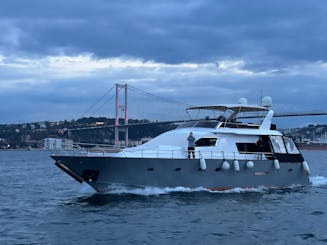 Découvrez Istanbul depuis les eaux : des aventures en yacht sur mesure