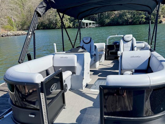 Your Lake Keowee experience starts here w/ this Bentley Sport Toon 150hp