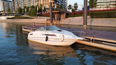 Louez un hors-bord avec skipper pour découvrir Belgrade depuis les rivières 