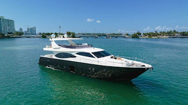 Este 78 Ferretti Power Mega Yacht é incrível com muitos brinquedos aquáticos