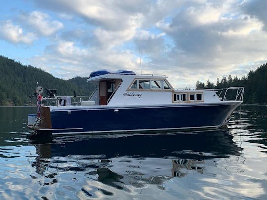 Beautiful 40ft Monk McQueen Motor Yacht