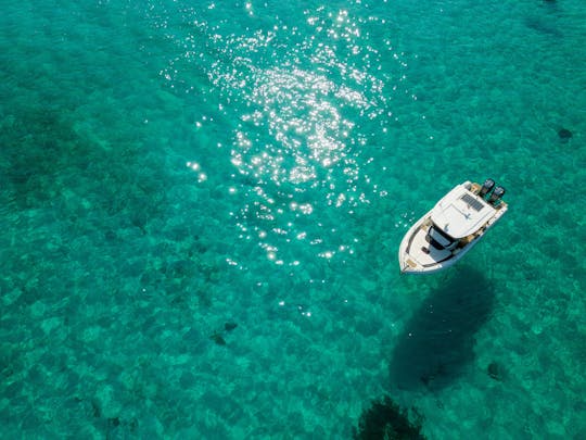 Tour privado de aventura en barco de 2 horas por Comino y Blue Lagoon
