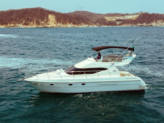 Location de yacht à moteur Azimut de 40 pieds avec capitaine