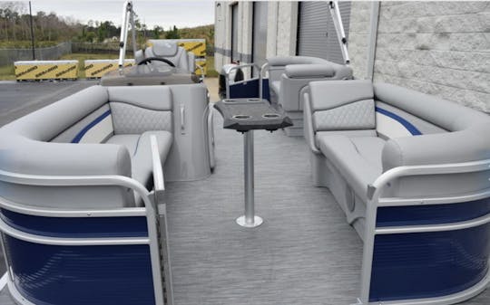 2023 20ft Bennington Pontoon - comfortable and easy to drive