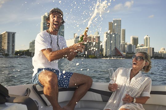 1 hour Exclusive Private Boat tours in Miami