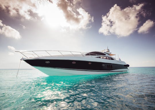 Sunseeker Predator 72 “M/Y Nº9" em Ibiza: linhas agressivas e perfil elegante