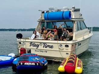 C'est « l'heure de jouer », allons nous amuser sur l'eau. Waverunner et tubes en option