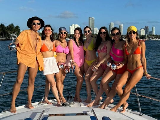 Profitez de Miami à bord d'un yacht à moteur Sundancer de 44 pieds ! ! !