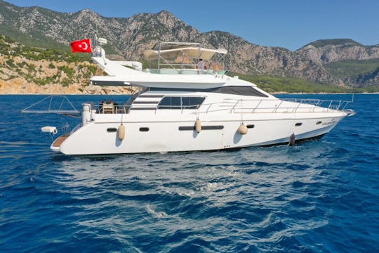 El azul de Fethiye te espera: alquiler de yates de lujo