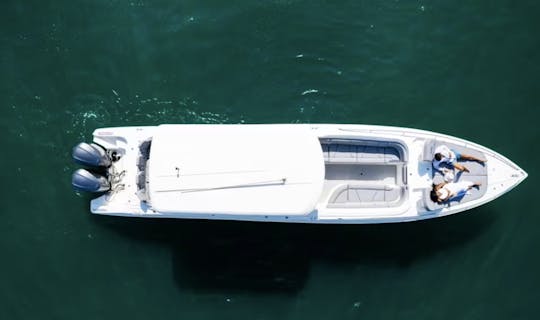 Luxury speedboat rental Bravo 41' Live and enjoy sailing in the Rosario Islands