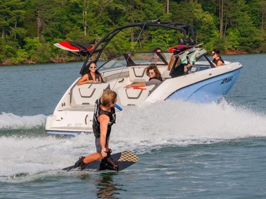 NOUVEAU BATEAU DE SURF YAMAHA (CAPITAINE ET ESSENCE INCLUS)