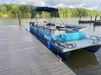 Spacious Pontoon Boat for Rent on Mountain Island Lake