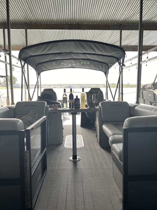 Cooperativas. Cruzadores servindo o Lago Lewisville | Bentley 220 Elite Admiral Pontoon