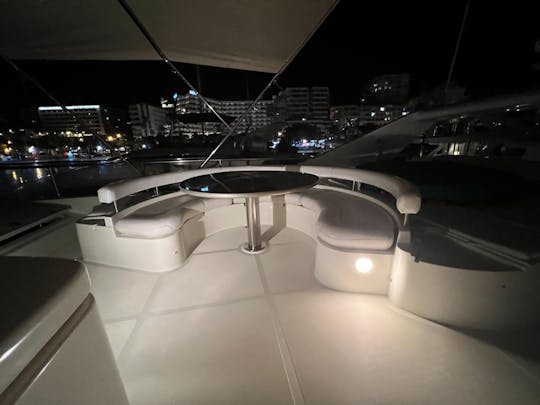Hermoso yate de 72 pies en Palma Marina con capitán y azafata