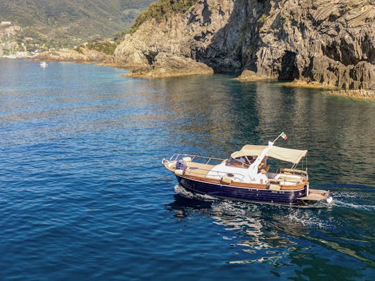  Excursión privada en barco a las puertas de Cinque Terre (día completo)