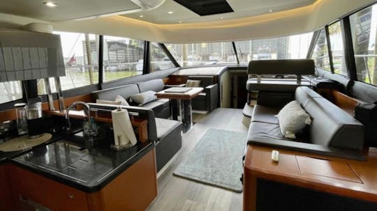 Prestige Flybridge “Elysian” 55' em Nápoles, Flórida