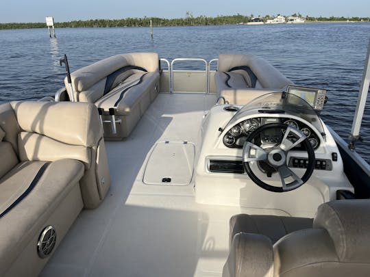 Hurricane FunDeck 200 ch 12 invités à Naples et Marco Island. Capitaine disponible ! /