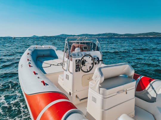 Mar.co Twentythree RIB con motor de 225 CV en Sveti Filip i Jakov